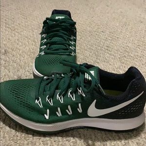 Nike Shoes - NIKE zoom Pegasus 33 size 9 Nike Shoes - NIKE zoom Pegasus 33 size 9